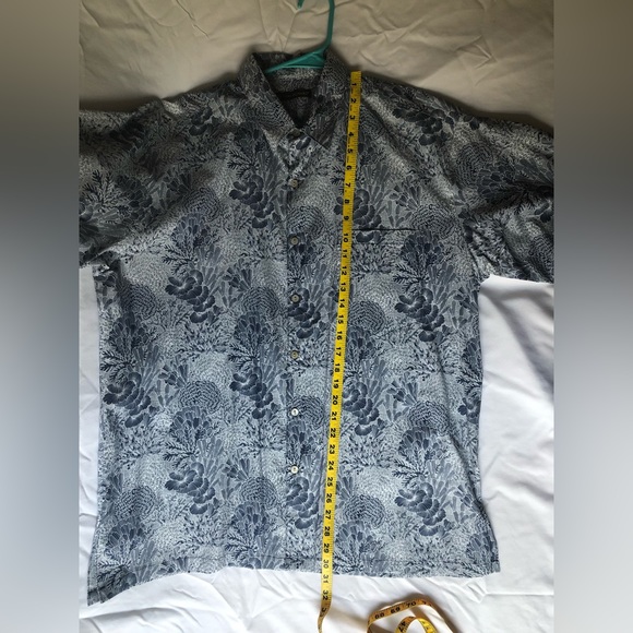 Tori Richard’s•short sleeve button down•large•blue & white floral•cotton lawn - Picture 7 of 10